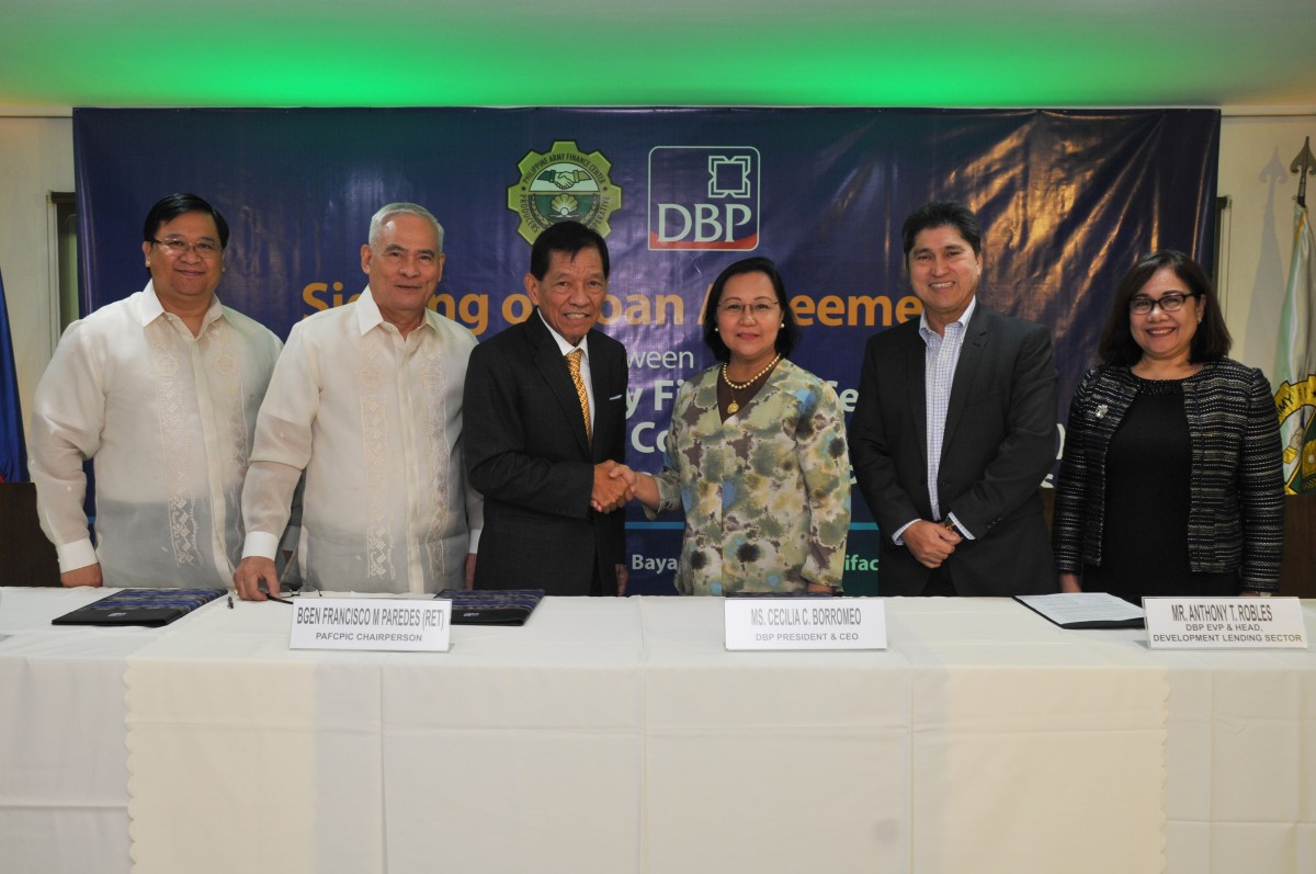 PAFCPIC Chairperson BGen Francisco M Paredes (Ret) shakes hands with DBP President and Chief Executive Officer Ms Cecilia C Borromeo with PAFCPIC President BGen Fernando S Zabat (Ret) (2nd from left), and VP for Cooperative Planning LtGen Aurelio B Baladad (Ret) (leftmost), and DBP Executive Vice President and Head of Development Lending Sector Mr Anthony T Robles, and Senior Vice President and Head of Corporate Banking Group Ms Lilia G Baun. 